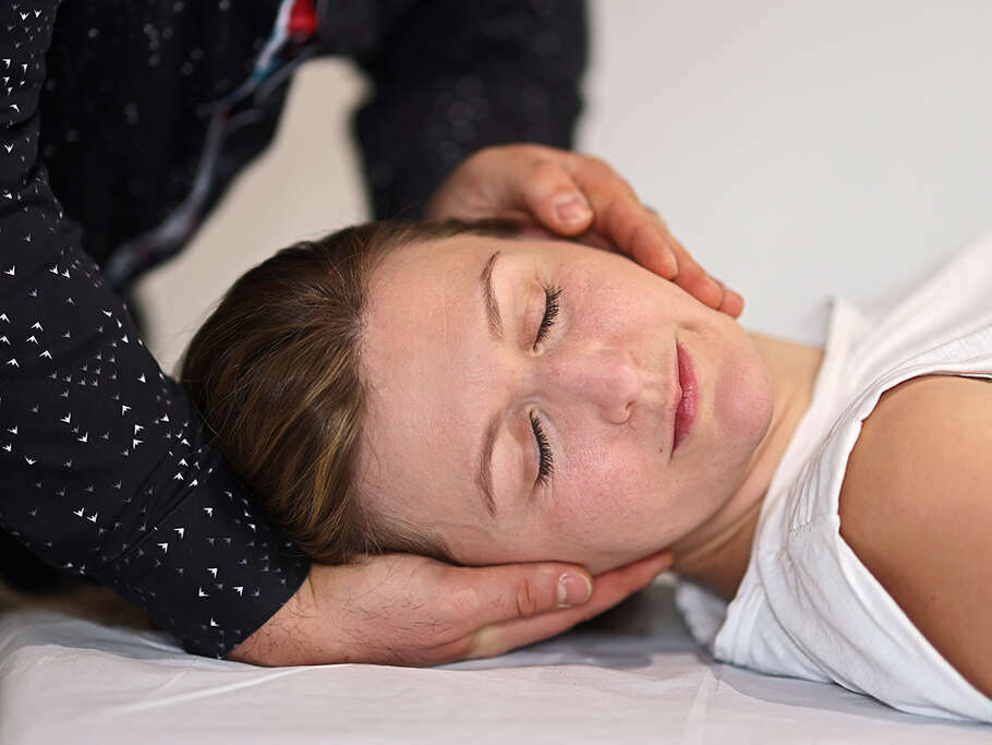Consultation en ostéopathie pour un adolescent au cabinet de Habsheim.